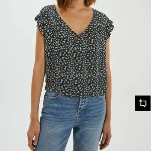 1540. HALOGEN SHORT CAP SLEEVE FLORAL PATTERN TOP 100%‎ POLYESTER BLACK/WHITE